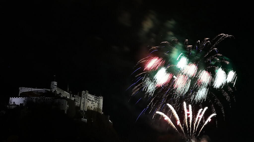 Silvesterfeuerwerk 2021\/22 in der Stadt Salzburg