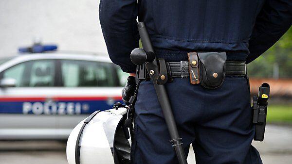 Die Polizei nahm die Frau noch in der Wohnung fest