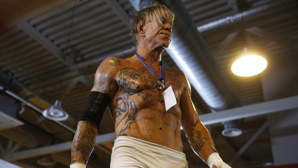 Mickey Rourke steigt mit 62 in den Boxring
