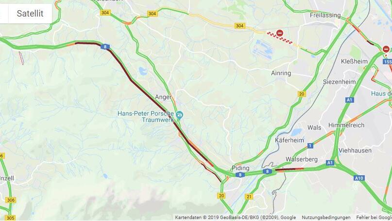 Stau nach Unfall in Anger