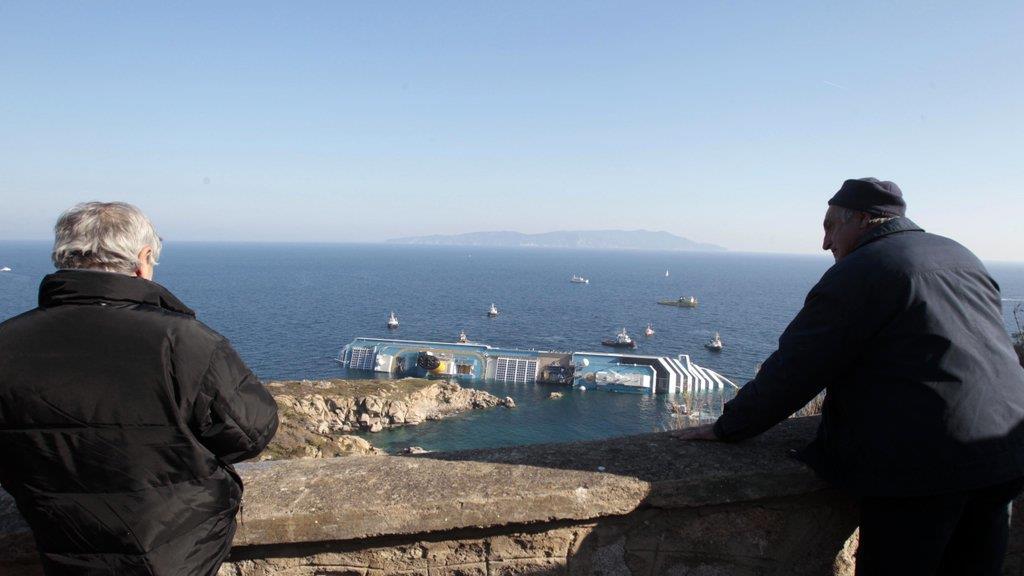 Kreuzfahrtschiff "Costa Concordia" vor der Toscana auf Grund gelaufen