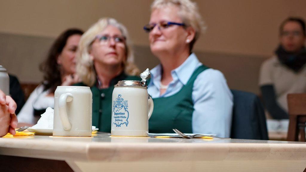 Marmorsaal im Müllner Bräustübl eröffnet, I