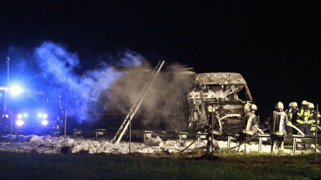 A8: Lkw in Flammen