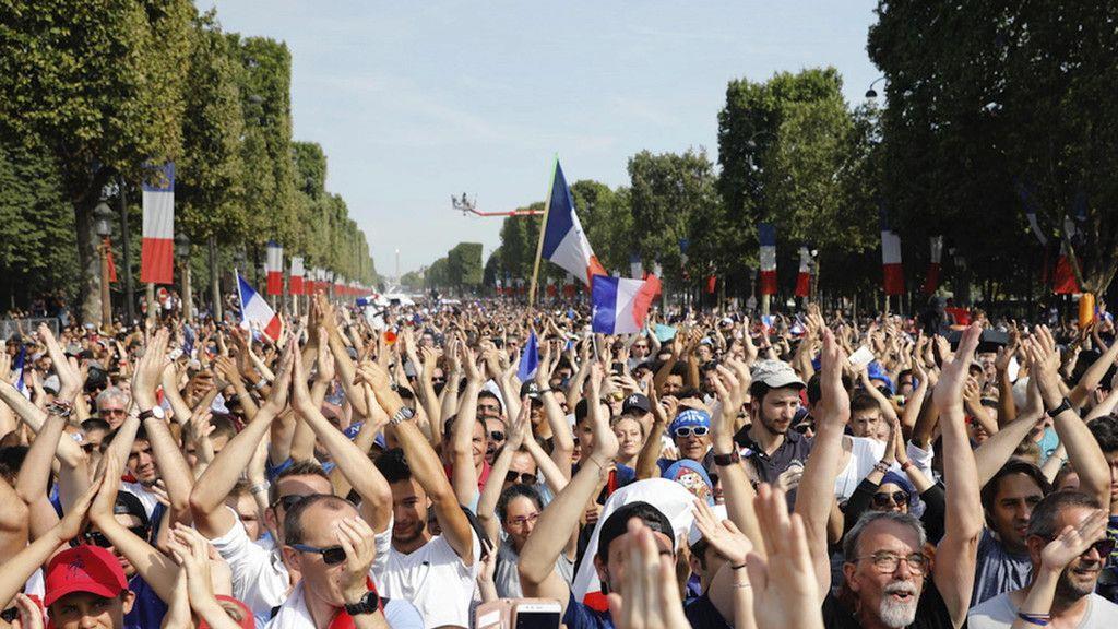 Weltmeister in Paris empfangen