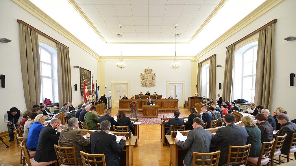 Der Landtag hat mit der Aufklärung des Finanzskandals begonnen.