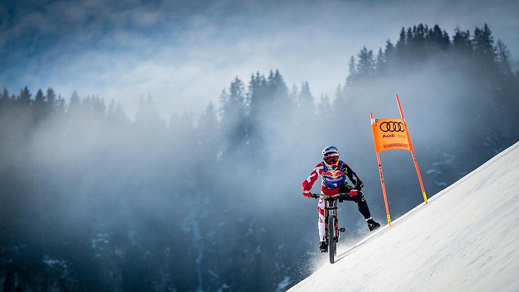 Max Stöckl hat die Streif mit einem Mountainbike bezwungen.
