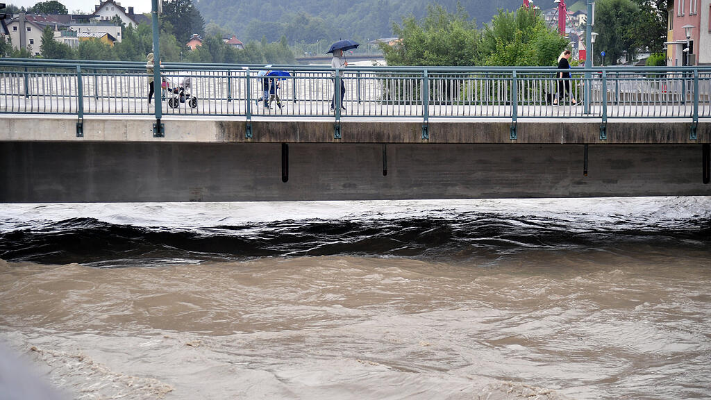 Aufr\u00e4umarbeiten in Hallein