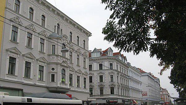 Am Keplerplatz fügte ein Bettler einer Frau einen Bauchstich zu