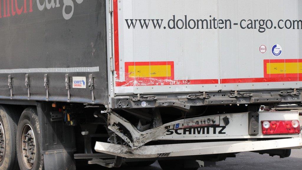 Schwerer Crash auf B156 bei Salzburg-Nord