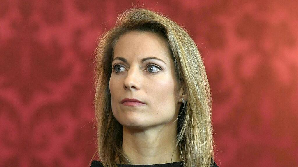 SB, Minister, Übergangsregierung