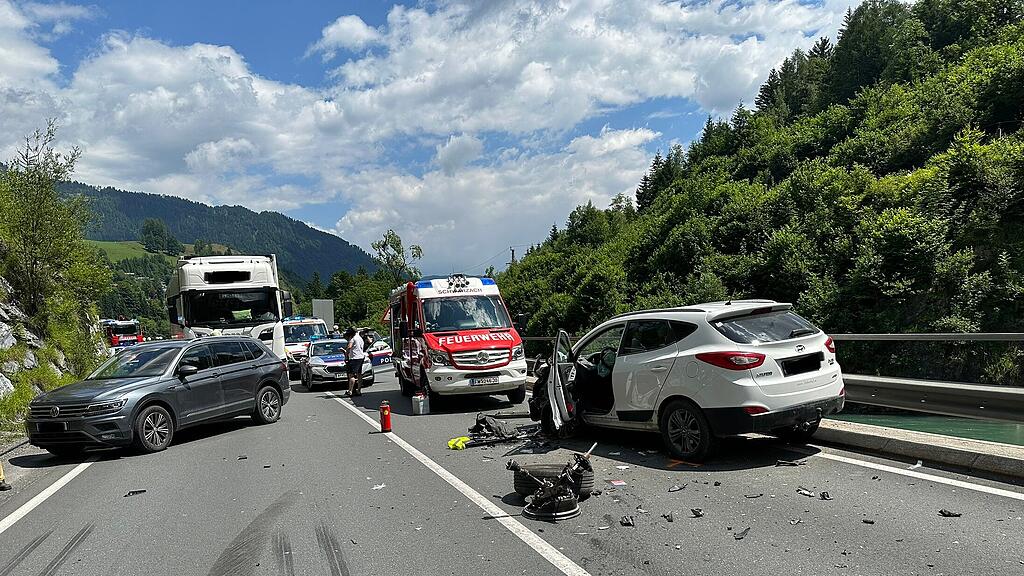 Crash mit zwei Verletzten in Schwarzach