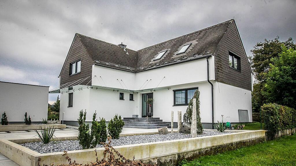 In dieses Haus in Eggelsberg sind die Einbrecher in der Nacht auf Sonntag eingestiegen.