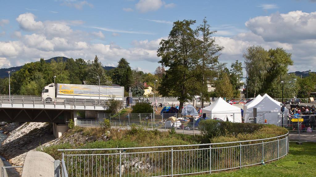 Flüchtlinge und Verkehrslage am Dienstag an der Grenze