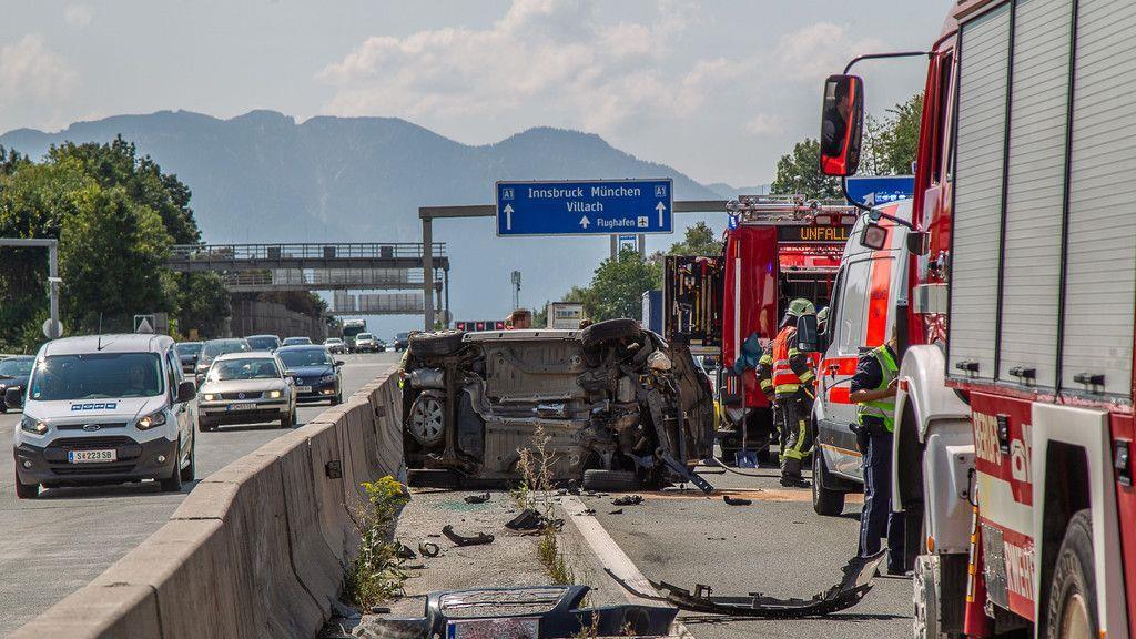 Pkw-Überschlag auf der A1 bei Kleßheim