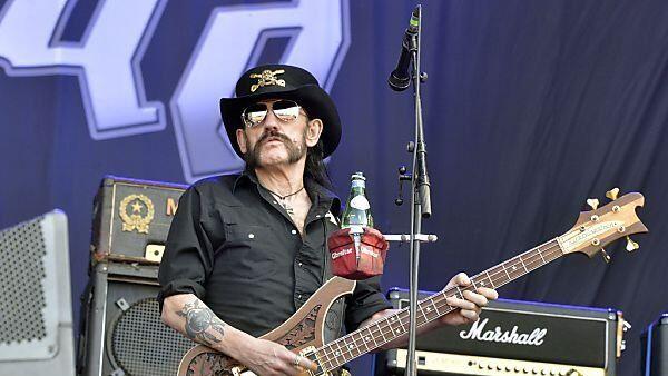 Lemmy Kilmister bei einem Auftritt in Frankreich im Sommer 2015