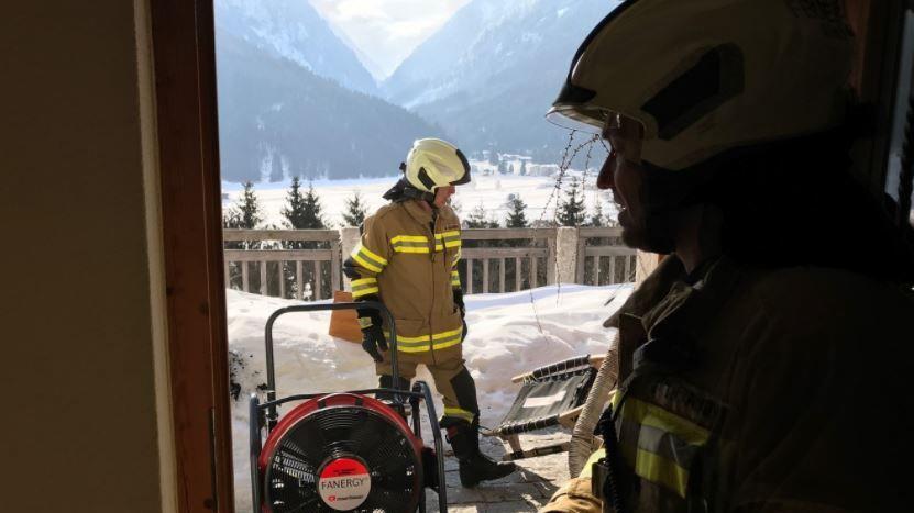 Küchenbrand fordert Feuerwehr in Bramberg
