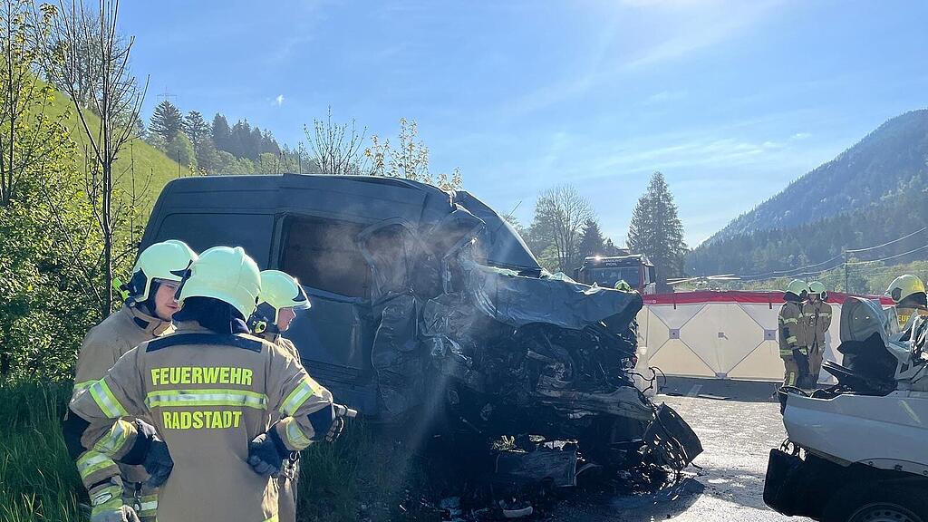 Schwerer Frontalcrash mit zwei Toten in Radstadt