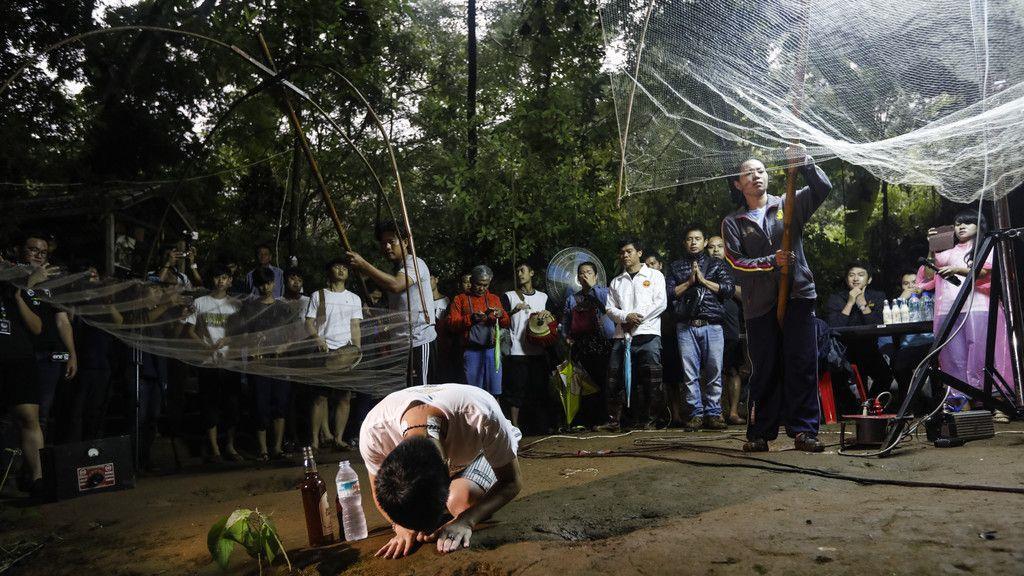 Buben in Höhle in Thailand eingeschlossen