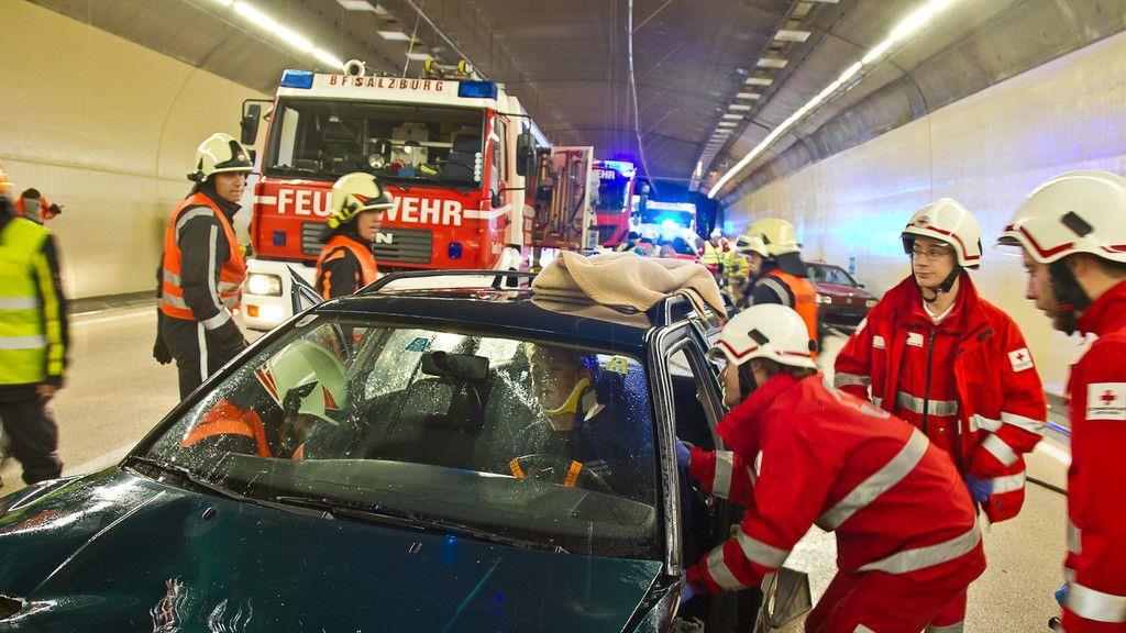 Feuertaufe: Großübung im Lieferinger Tunnel