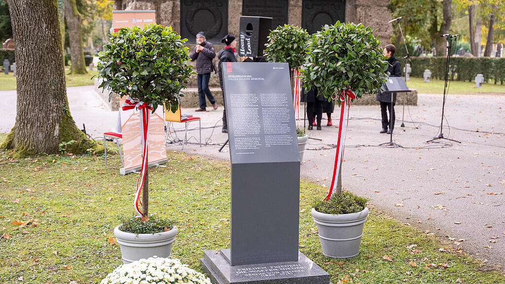 Infopult Kriegerdenkmal Kommunalfriedhof