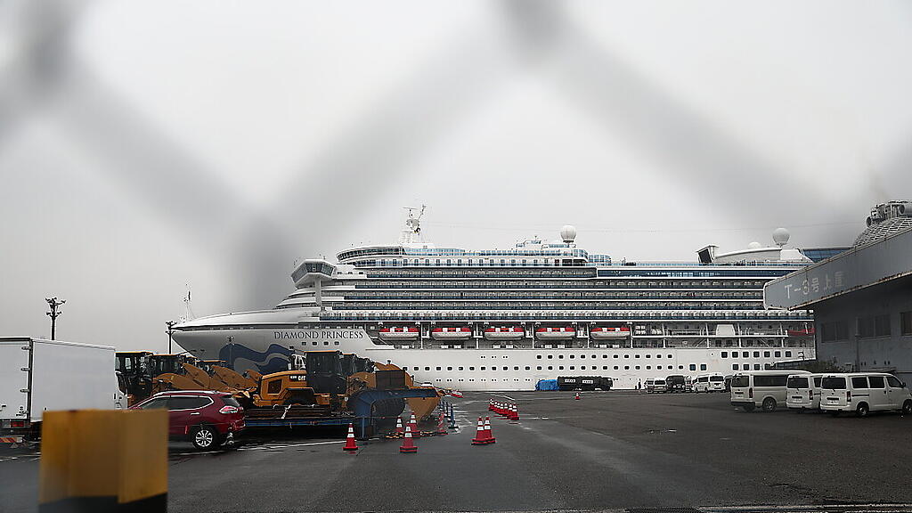 Auf dem unter Quarantäne stehenden Schiff wurden 355 Fälle gemeldet
