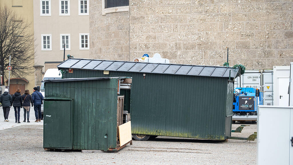 Aufbau Christkindlmarkt