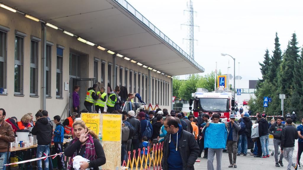 760 Flüchtlinge an der Saalachbrücke