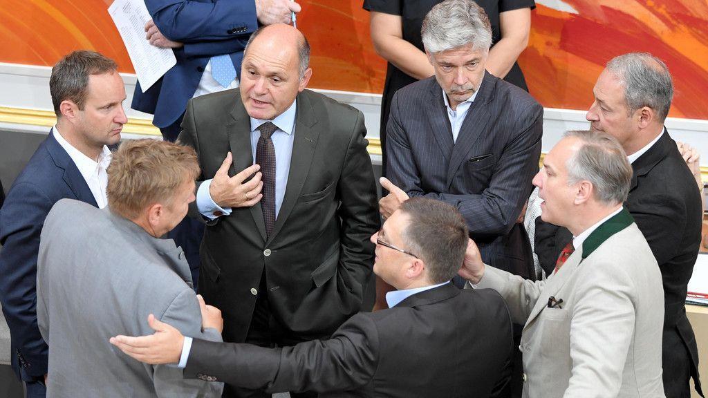 Zwölf-Stunden-Tag: Hitzige Debatte im Nationalrat
