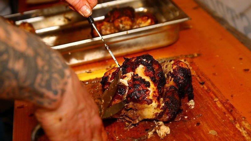 Integration-Grillhuhn-WM auf der Dult, II