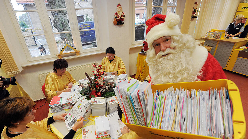 Der Weihnachtsmann hat in Deutschland eine Postadresse.