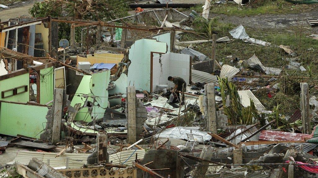 Philippinen: Taifun Haiyan verwüstet Stadt Tacloban - mindestens 100 Tote