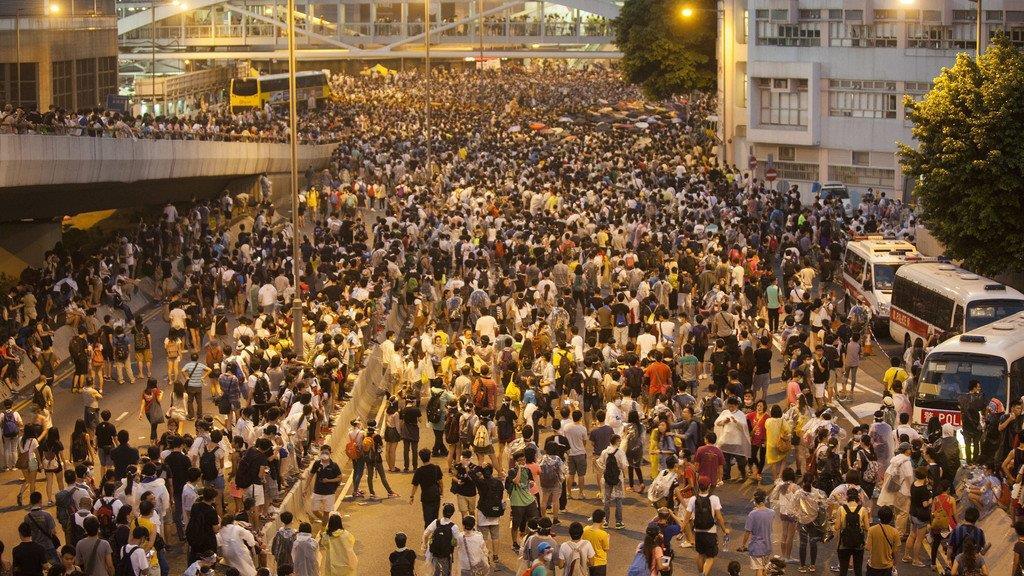 Demonstranten legen Hongkong lahm