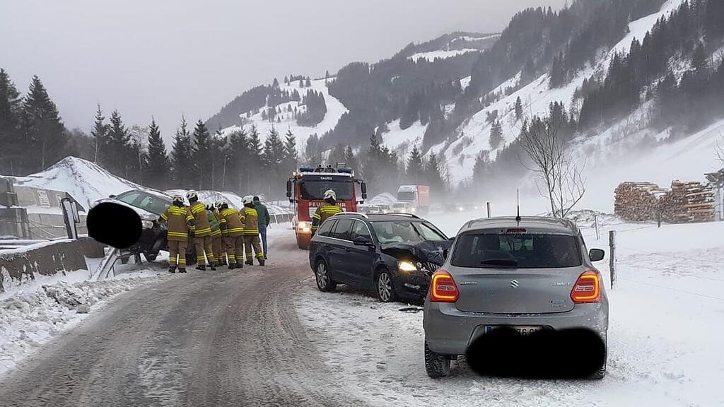 Pkw-Unfall mit drei Autos in Rauris