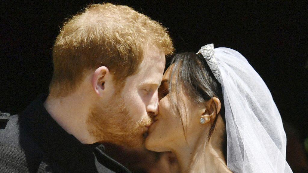 Royale Hochzeit: Der erste Kuss von Harry und Meghan