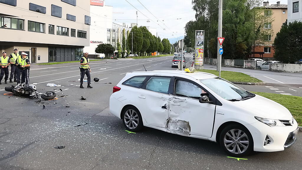 Biker_vs_Taxi_Alpenstraße