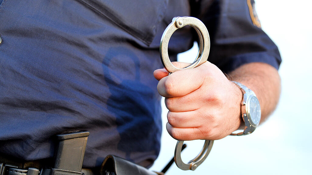 Polizei Festnahme Handschellen
