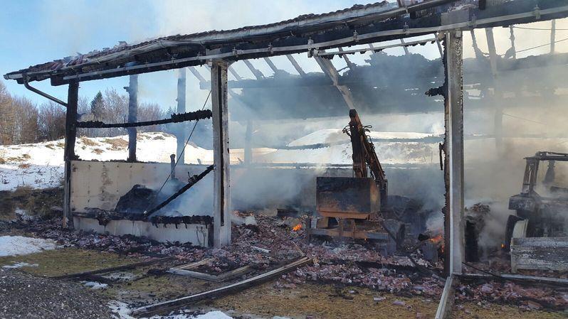 Maschinenhalle in Thalgau in Brand