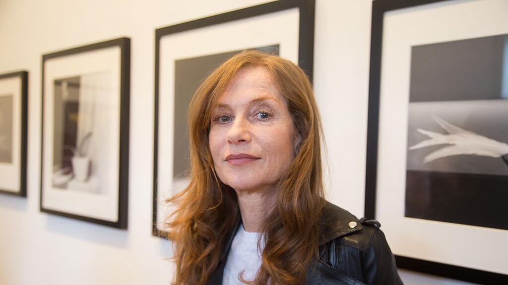 „In den von mir ausgewählten Fotos richtet er einen von Sanftheit und Stille geprägten Blick auf die Welt“, so Isabelle Huppert.