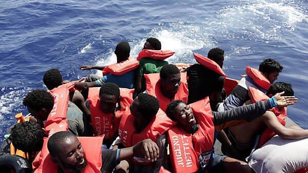 Immer mehr Flüchtlinge wagen die gefährliche Überfahrt