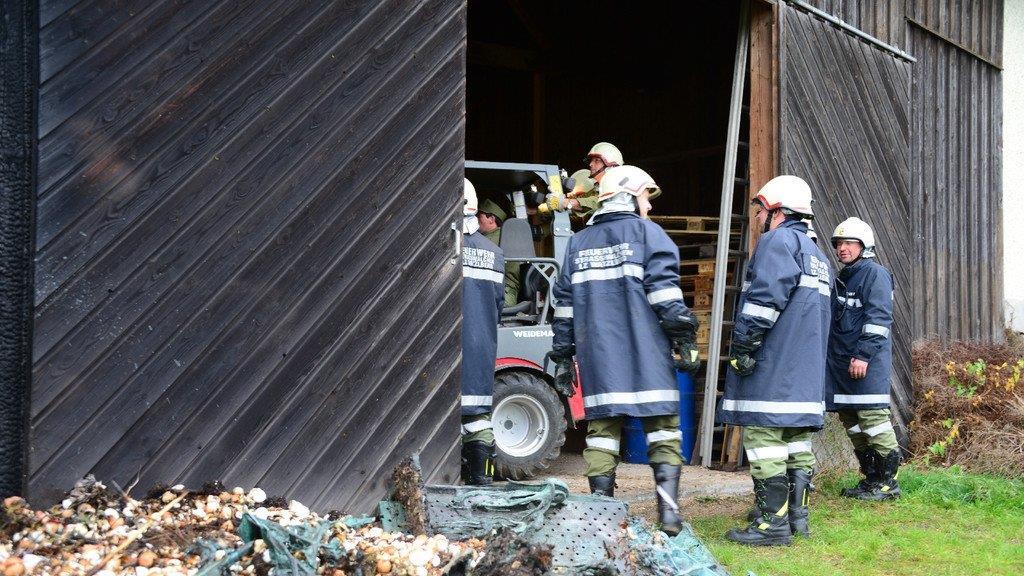 Holzschuppen in Brand