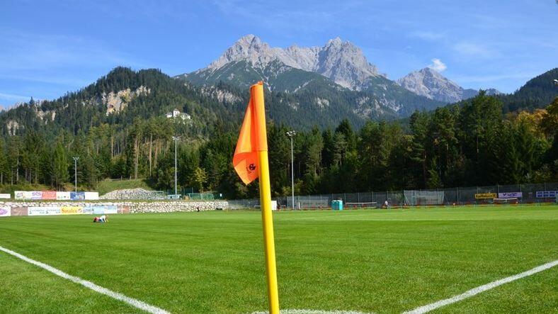 Die Bürgerei in Saalfelden bietet nicht nur Platz für 1.000 Fans, sondern auch ein tolles Panorama.