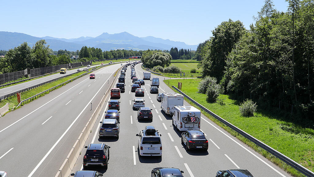 stau a1 a10 reiseverkehr