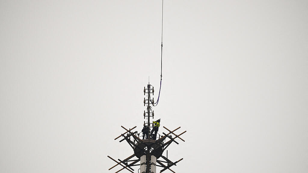 Eiffelturm nun 330 Meter hoch