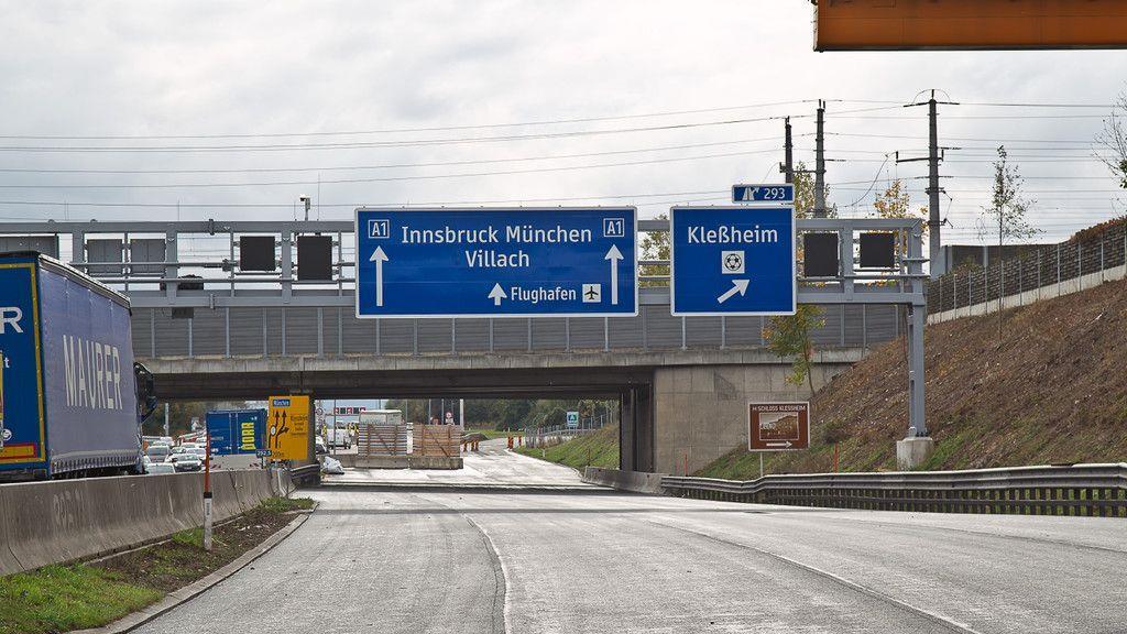 Feinschliff an der Baustelle im Lieferinger Tunnel
