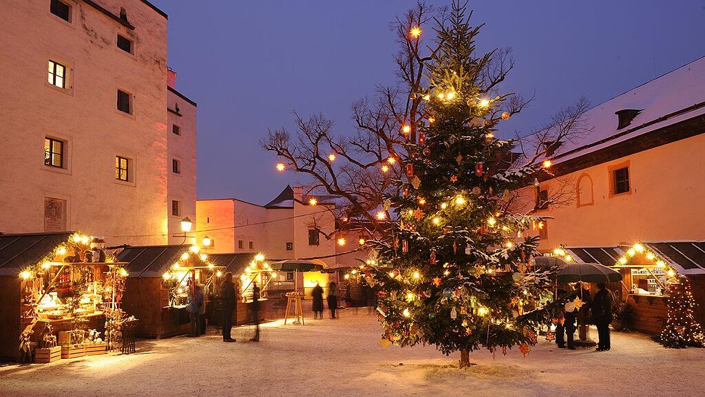 Der Salzburger Festungsadvent über den Dächern der Mozartstadt.
