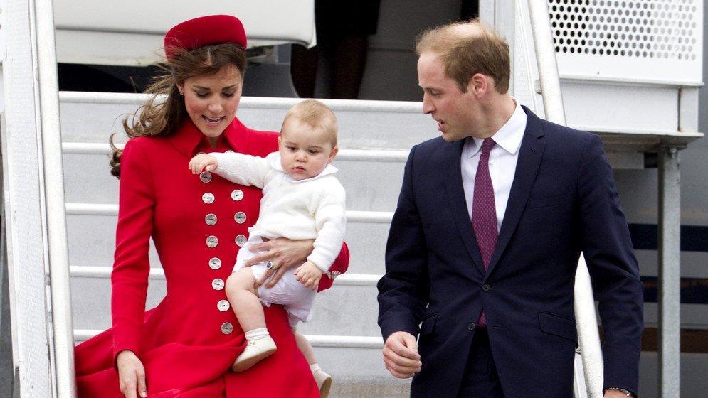William, Kate und George in Neuseeland angekommen