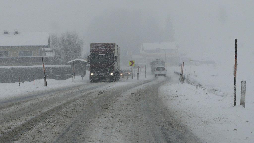Schnee und Verkehrschaos auf den Straßen II