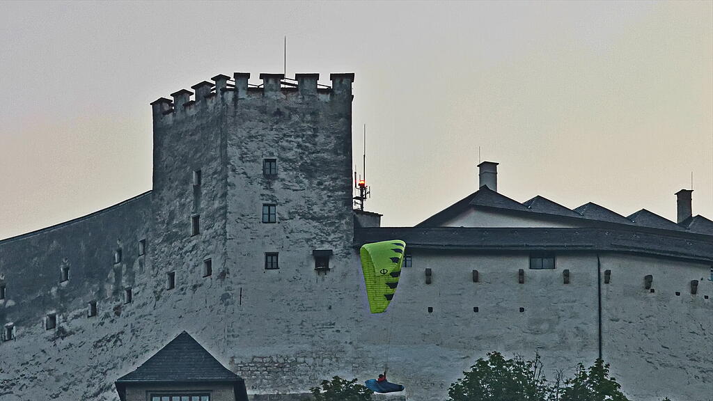 Festungsflug der Paragleiter