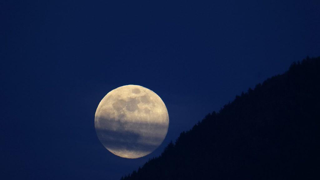 Vollmond über Salzburg