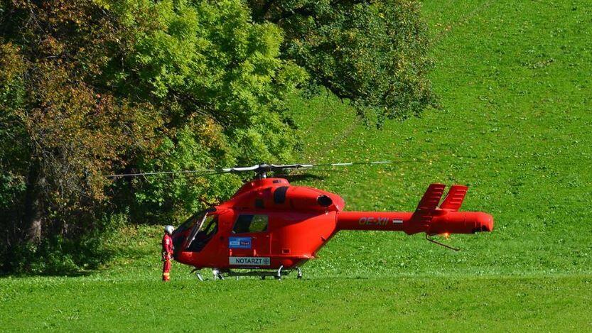 Der verletzte Paragleiter wurde per Hubschrauber abtransportiert.